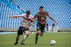 Moto e Sampaio empatam em jogo equilibrado e sem gols no Castelão