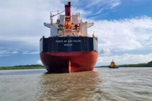 Concluída a operação desencalhe do navio Forte de São Felipe