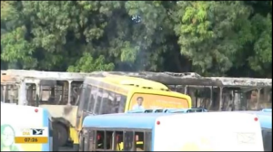 Incêndio atinge 12 ônibus dentro de garagem em São Luís