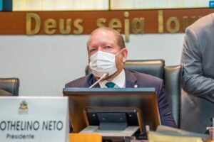 Othelino Neto cria 15 novos cargos comissionados na Assembleia