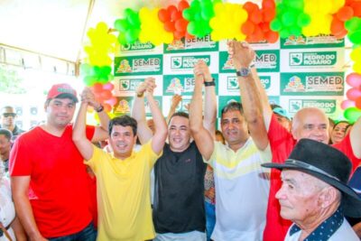 Prefeito Toca Serra comemora aniversário inaugurando obras e arrastando multidão em Pedro do Rosário