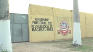 Mulher é presa ao tentar entrar com drogas no presídio de Bacabal