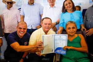 Governo entrega 330 títulos de propriedade de imóveis a famílias da Vila Brandão, em Colinas