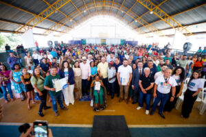 Famílias da Vila Brandão recebem 330 títulos de propriedade em ação do Governo do MA