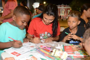 “Bonecos do Natal Maranhense” brilha em São Luís e se torna grande atração do período natalino