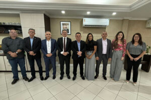 Rafael constata sofrimento no transporte coletivo em Timon