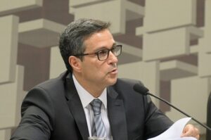 TRF-1 derruba liminar e presidente do BC será investigado por offshore e esquema de lucros com taxa de juros