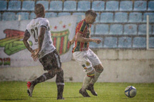 Sampaio arranca empate no fim com o Figueirense no Nhozinho Santos
