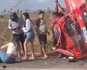 Vídeo: Vereadora de Olho D’Água das Cunhãs sobrevive a capotamento na BR-316