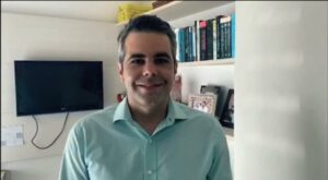 Adriano comemora decisão que mantem a suspensão dos consignados