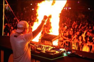 Dj Guga reúne mais de 35 mil foliões na Praça José Sarney , em Pinheiro