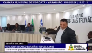 Olha o nível! Vereador do MA acaricia colega em sessão
