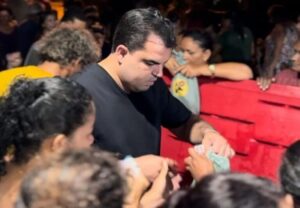 Álvaro Pires distribui 8 toneladas de peixe em São Luís