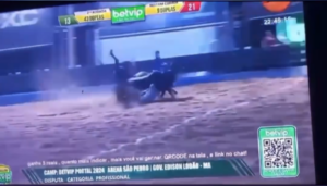 Vídeo: Homem morre ao cair de cavalo durante vaquejada no Maranhão