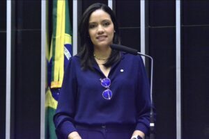 Lucyana Genésio defende urgência na votação do PL sobre o piso dos profissionais de educação