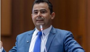 Eric Costa denuncia irregularidades em contratação da Vip Leilões no Detran