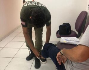 Homem é obrigado a usar tornozeleira após descumprir medida protetiva