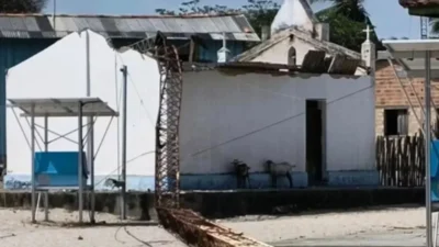Torre de comunicação cai em cima de igreja no MA