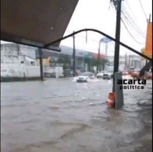 É impossível concordar com os alagamentos por falta de responsabilidade do poder publico em São Luís.. Assistam ao vídeo!!!.