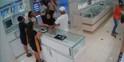 Criminosos roubam joalheria de shopping da Grande Ilha