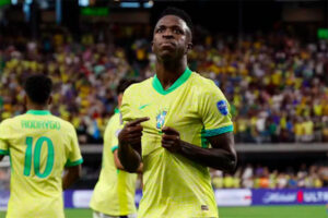 Brasil goleia Paraguai em noite de gala de Vinícius Jr. na Copa América