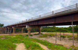 Ponte sobre Rio Munim, viabilizada por Hildo Rocha e Jones Braga, impulsionará o desenvolvimento de Nina Rodrigues e toda região; a obra está em fase de acabamento