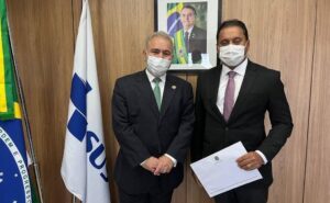 Orçamento secreto é o oléo de peroba dos políticos de Brasília