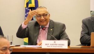 MEC usa livros de Gastão Vieira como base para Programa Nacional de Alfabetização
