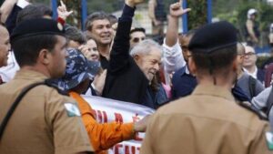 Imagem do dia: Lula Livre, Brasil mais leve…