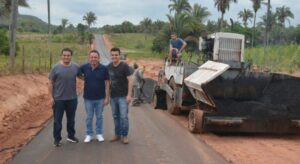 Erlanio Xavier e Glalbert Cutrim vistoriam obras em Igarapé Grande…