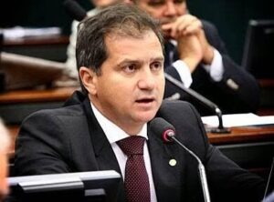 Simplício Araújo é um dos poucos maranhenses com projeto aprovado na Câmara em 2019