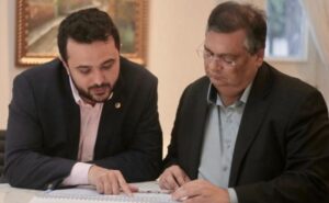 Dr. Yglésio apresenta a Flávio Dino esboço de Plano de Governo