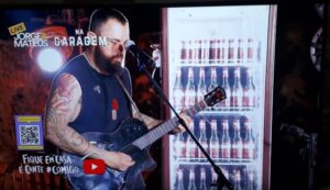 Artistas viram “corretores virtuais” de caridade com lives na internet