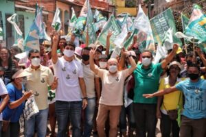 Eudes Sampaio em caminhada: “andamos de cabeça erguida. Nossa candidatura é ficha limpa”