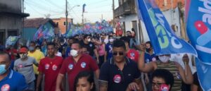Ivaldo e Neto mostram força popular na Vila Luisão…