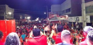 James Mendes mostra força política com a maior carreata de Anajatuba
