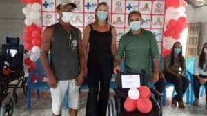 Prefeitura entrega cadeiras anatômicas em Anajatuba