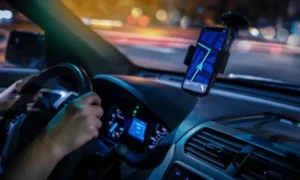 Presa a dupla que assaltava motoristas de aplicativo em Caxias