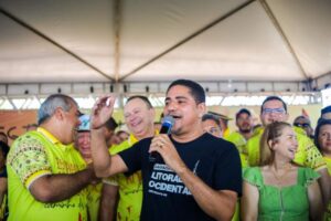 Zé Inácio celebra asfaltamento da estrada da Praia de Araoca em Guimarães