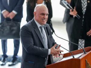 “deuses” podem tudo!!! Até o ChatGPT sabe que Moraes é suspeito