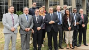 Turma de Dino no Palácio da Justiça arruma as malas