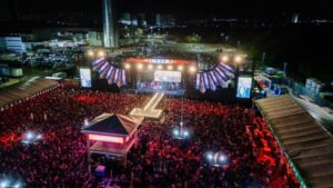 Baile da Santinha: Léo Santana, Manu Bahtidão e Kamisa10 levam multidão ao delírio em São Luís