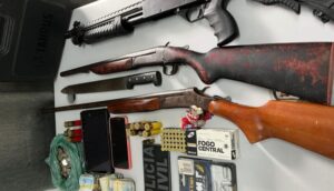 PC apreende armas e dinheiro em imóveis de pessoas ligadas a empresário assassinado em São Bento