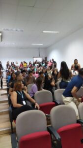 Com salários atrasados, funcionários de empresa de call center cruzam os braços