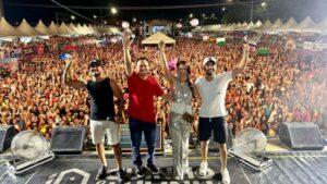 Um mar de pessoas na grande abertura do carnaval de Barra do Corda