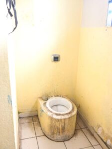 Advogados presos na ‘Operação Erga omnes’ ficarão custodiados em celas com condições precárias; imagens