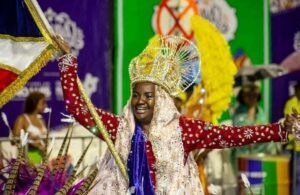 ‘Flor do Samba’ enaltece gastronomia maranhense em desfile