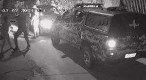 Professora agredida em abordagem em São Luís quer medida protetiva contra policial