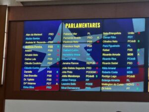 Veja como deputados votaram sobre homenagem a MST e outros movimentos