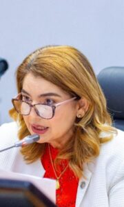 HOMENAGEM AO MST: Mais uma vez a socialista Iracema Vale mostra poder de liderança no comando da Assembleia